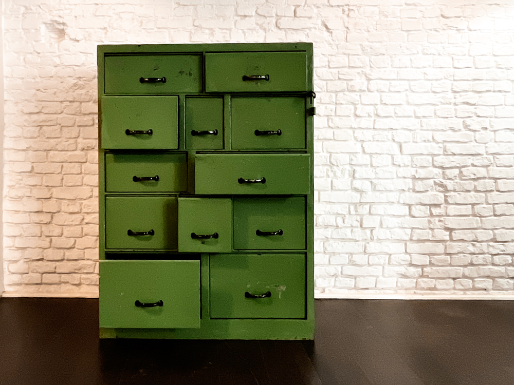 industrial-vintage-werkzeugschrank
