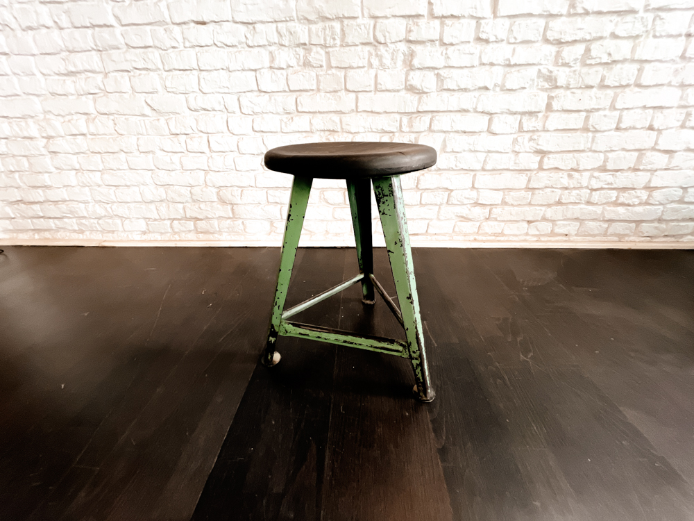 vintage-industrial-hocker