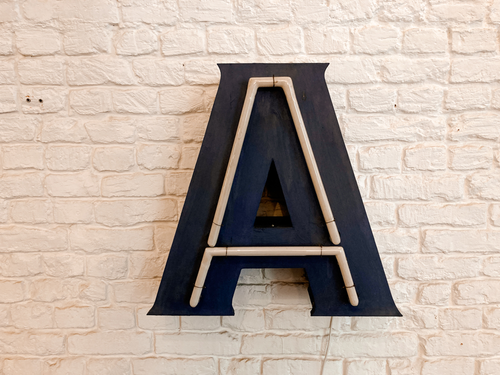 Neon Buchstabe Vintage
