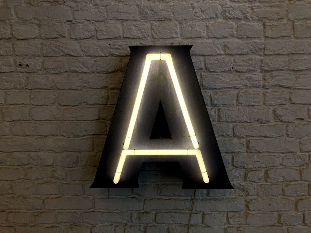 Vintage Neon Buchstabe