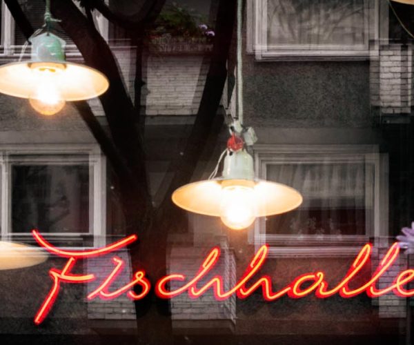 Vintage Industriemöbel Neonleuchtschrift Emaillelampem Loftstyle