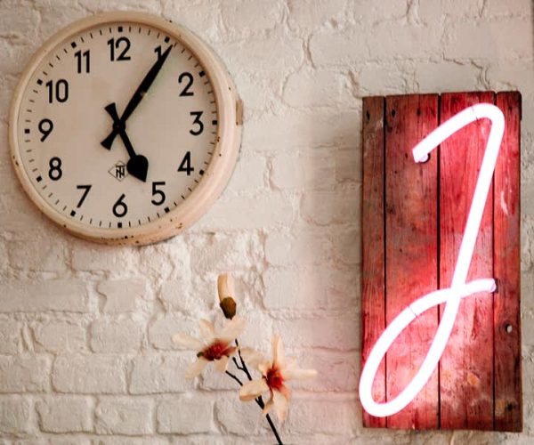 Vintage Industriemöbel Fabrikuhr TN Neonröhre Leuchtobjekt